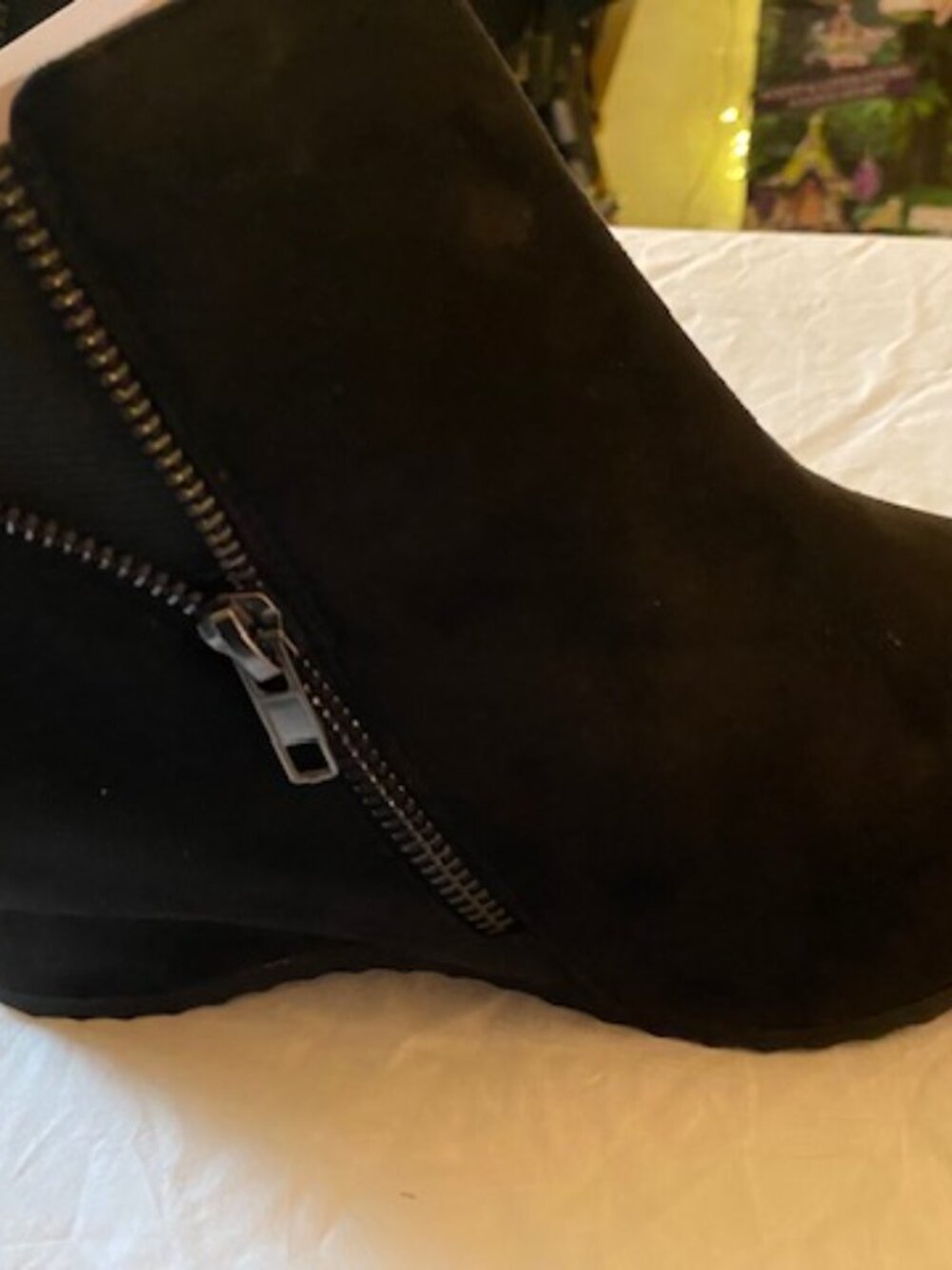 Good Soles Black Zippered Wedge Booties